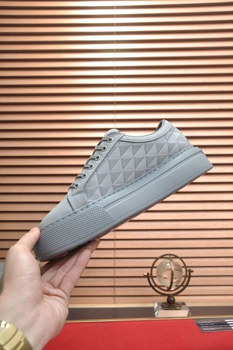 Durable Prada Low Shoes 35224