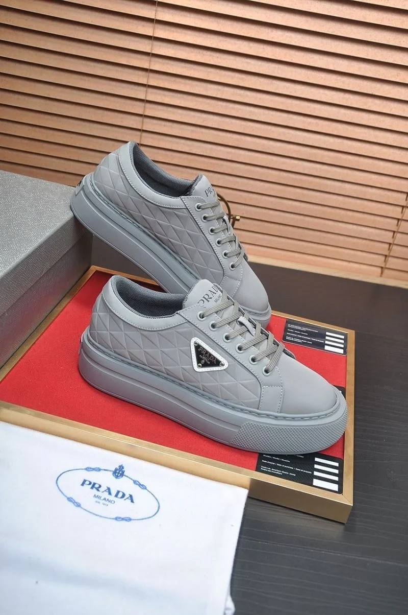 Durable Prada Low Shoes 35224