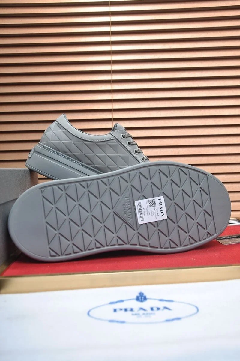 Durable Prada Low Shoes 35224