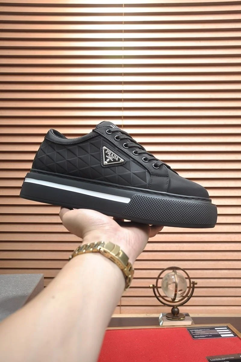 Elegant Prada Low Shoes 35228
