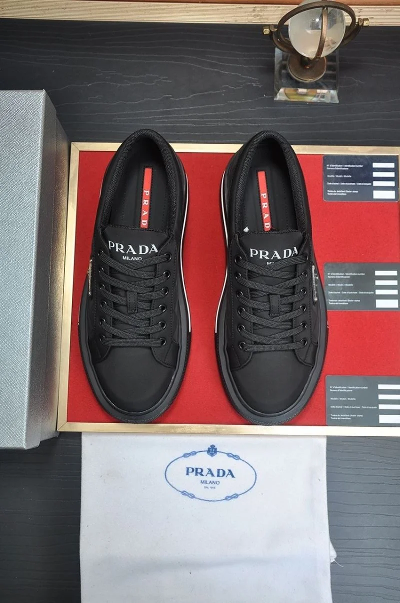 Elegant Prada Low Shoes 35228
