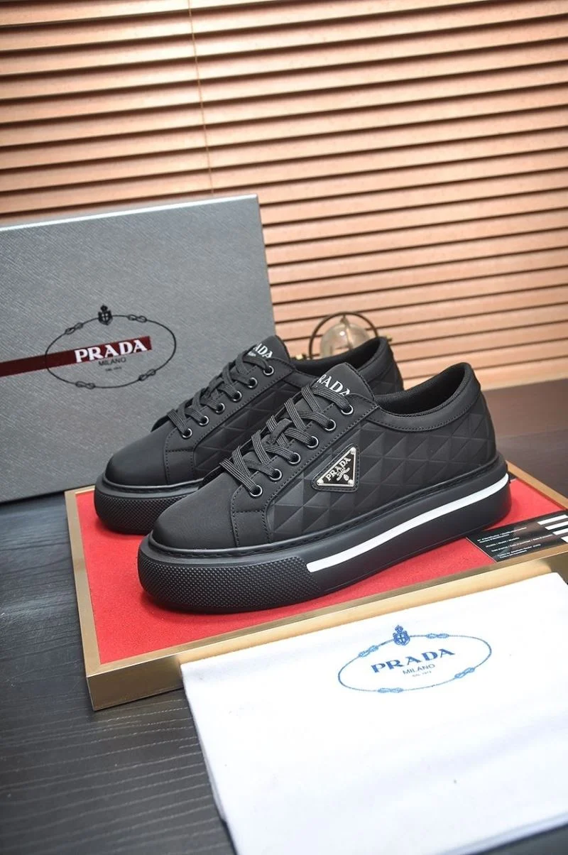 Elegant Prada Low Shoes 35228