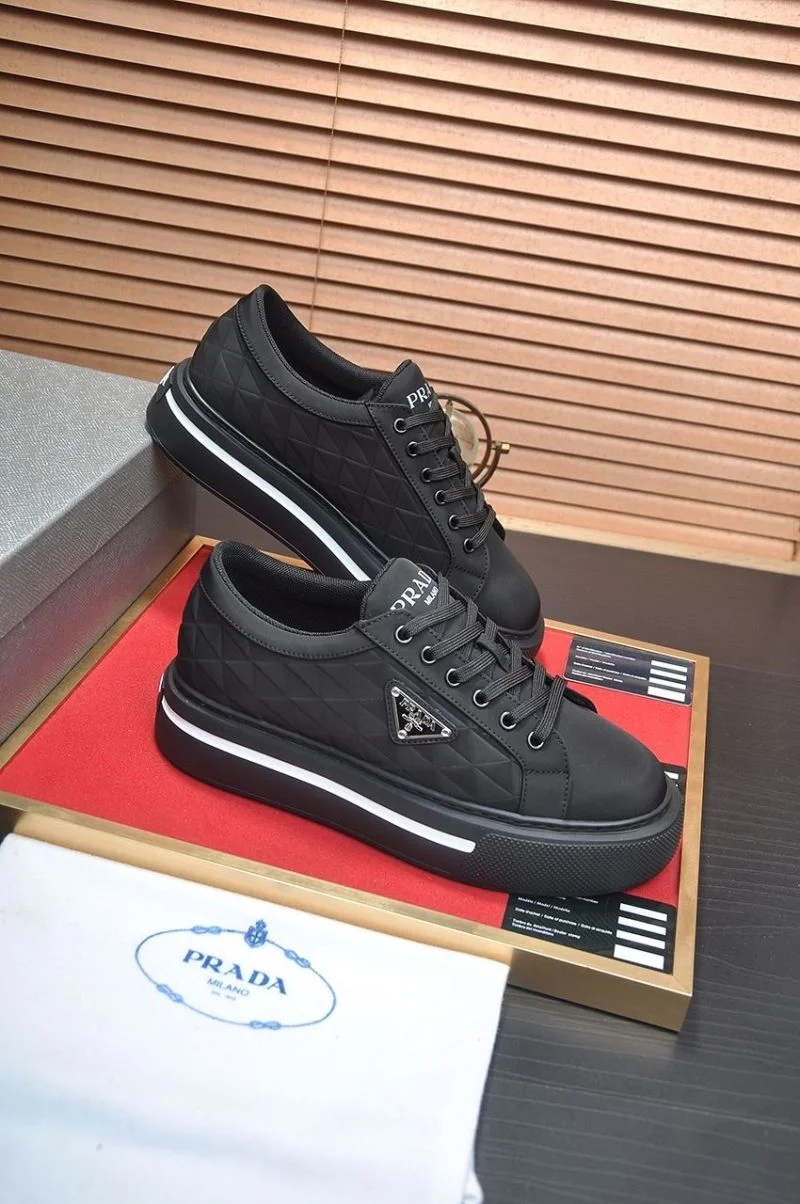 Elegant Prada Low Shoes 35228