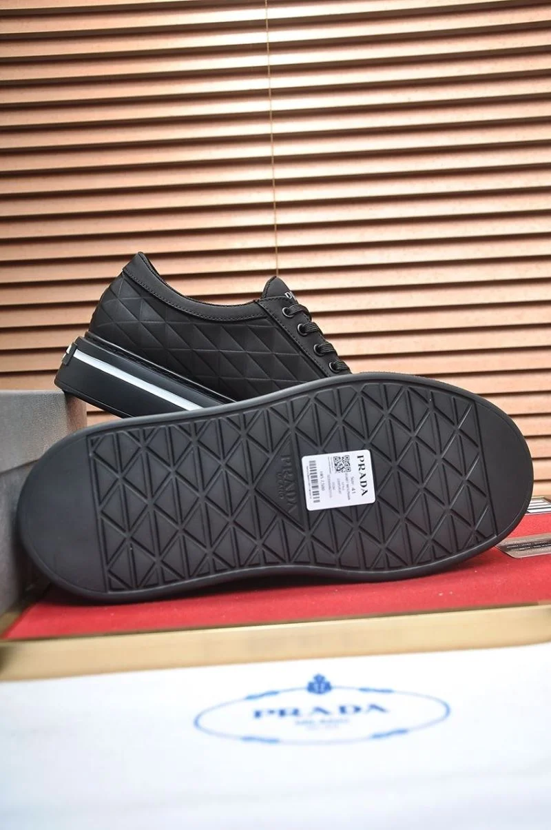 Elegant Prada Low Shoes 35228