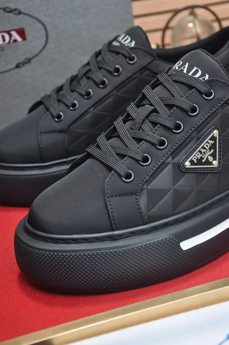 Elegant Prada Low Shoes 35228
