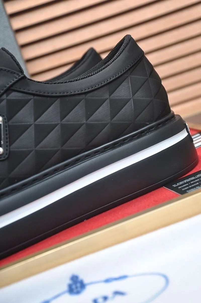 Elegant Prada Low Shoes 35228