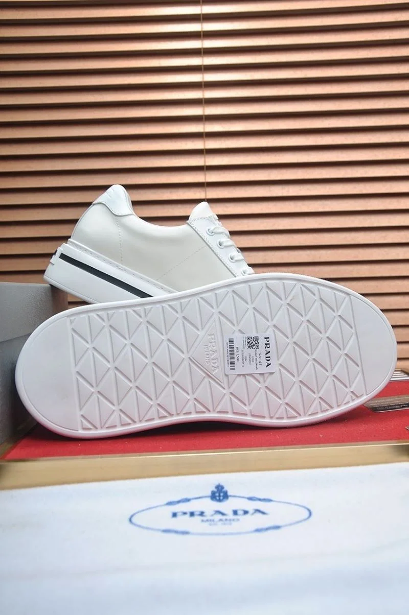Minimalist Prada Low Shoes 35221