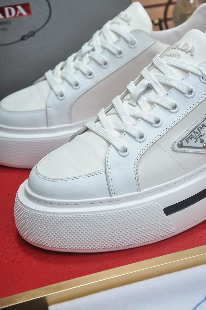 Minimalist Prada Low Shoes 35221