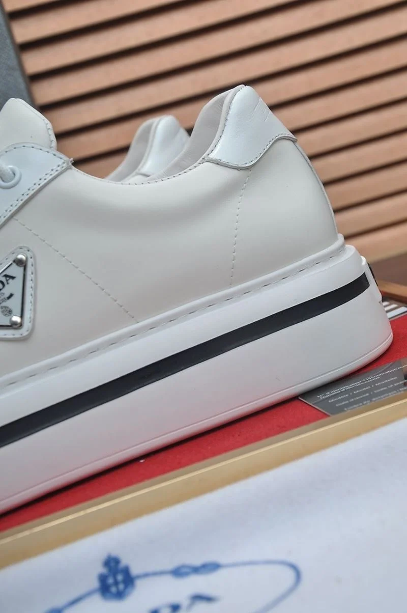 Minimalist Prada Low Shoes 35221