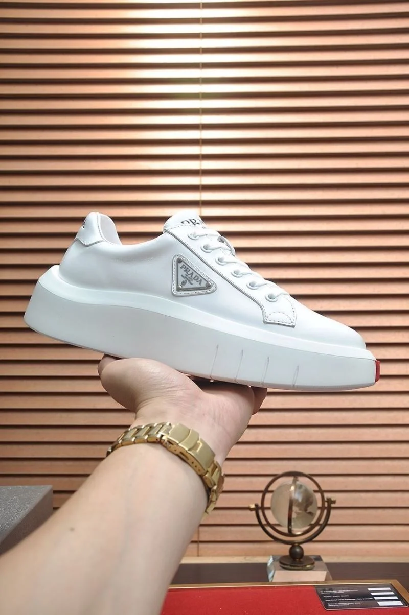 Snug Prada Low Shoes 35226