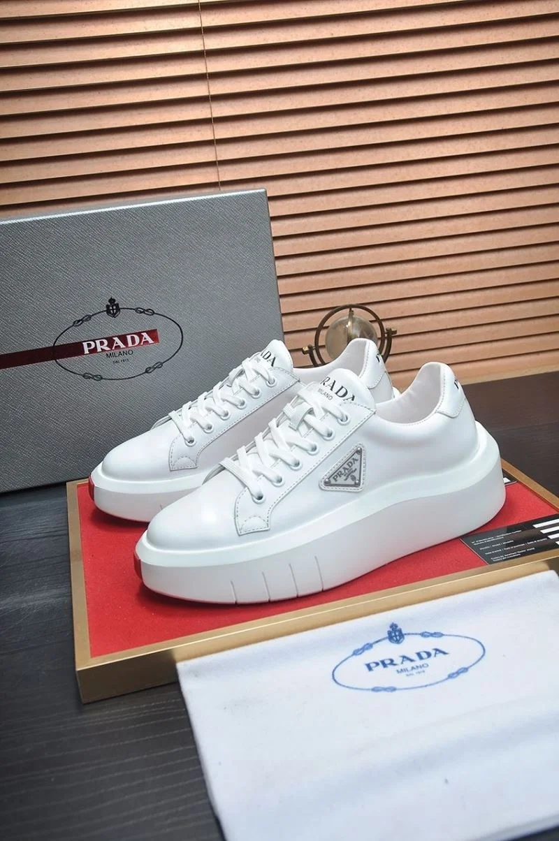 Snug Prada Low Shoes 35226