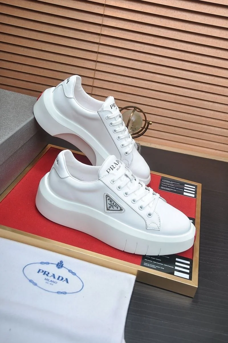 Snug Prada Low Shoes 35226