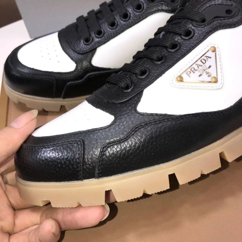 Sleek Prada Low Shoes 35215