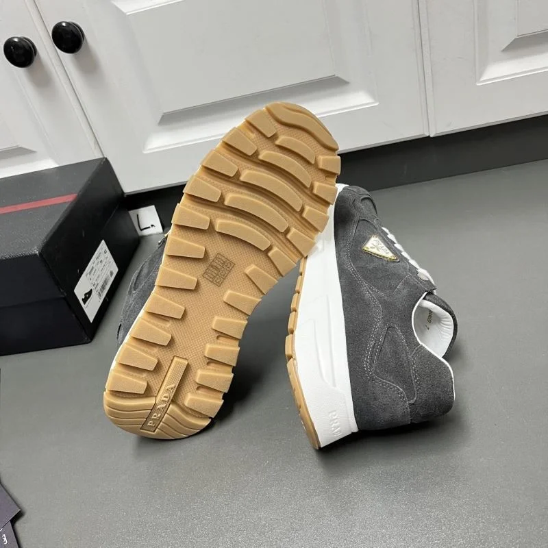 Prada Low Shoes Attractive 35207