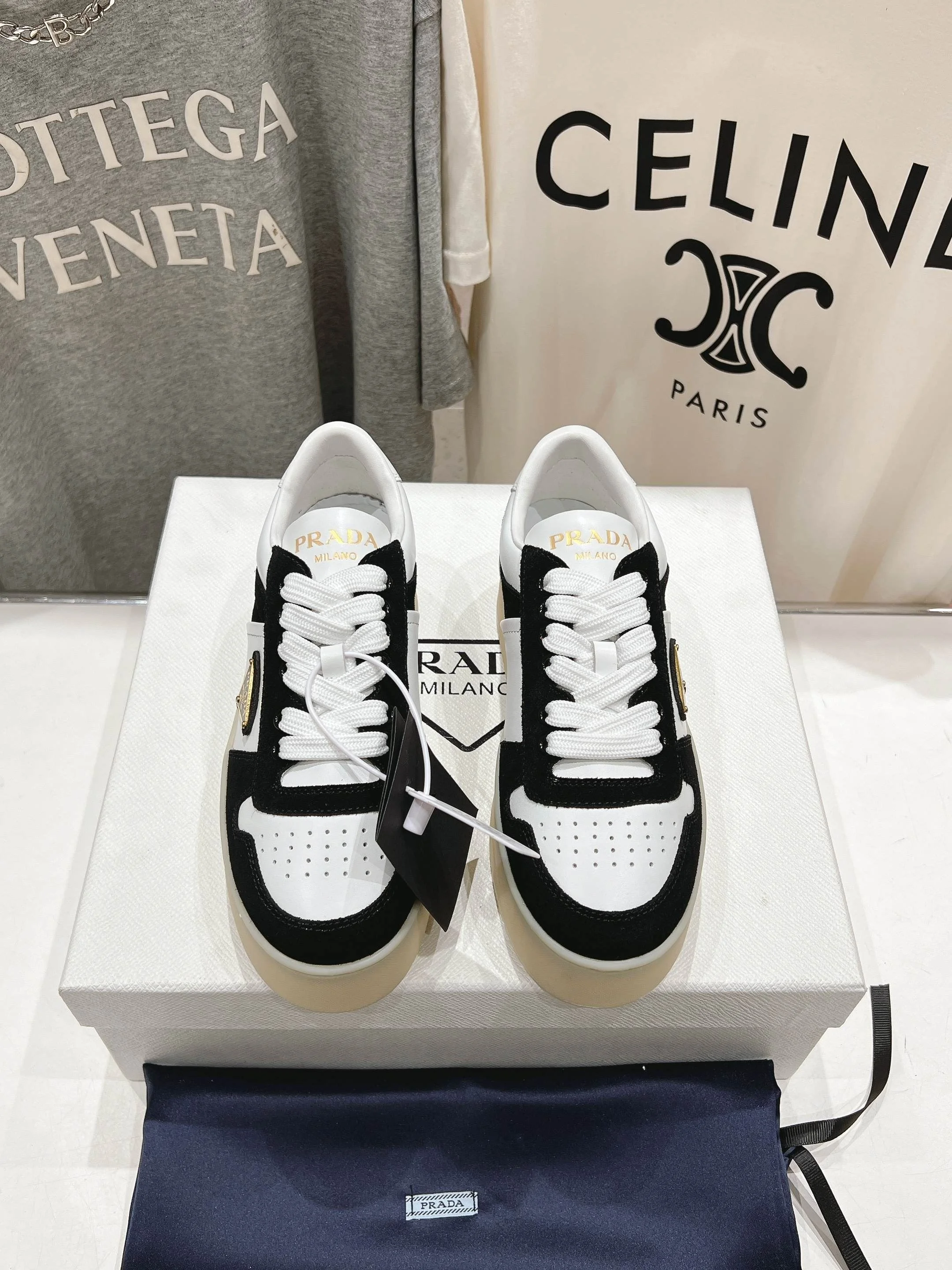 Lightweight Prada Low Shoes 34205