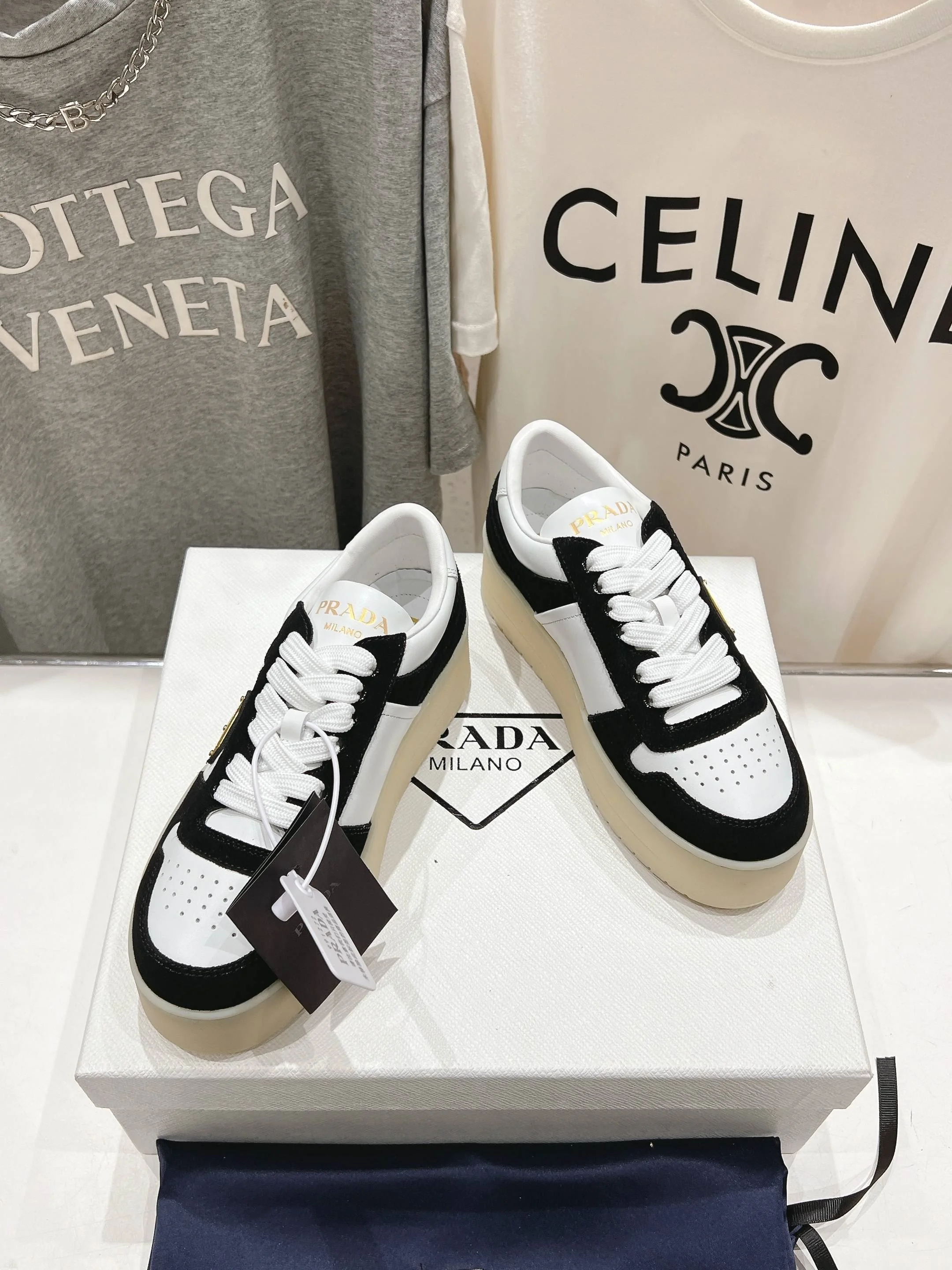 Lightweight Prada Low Shoes 34205