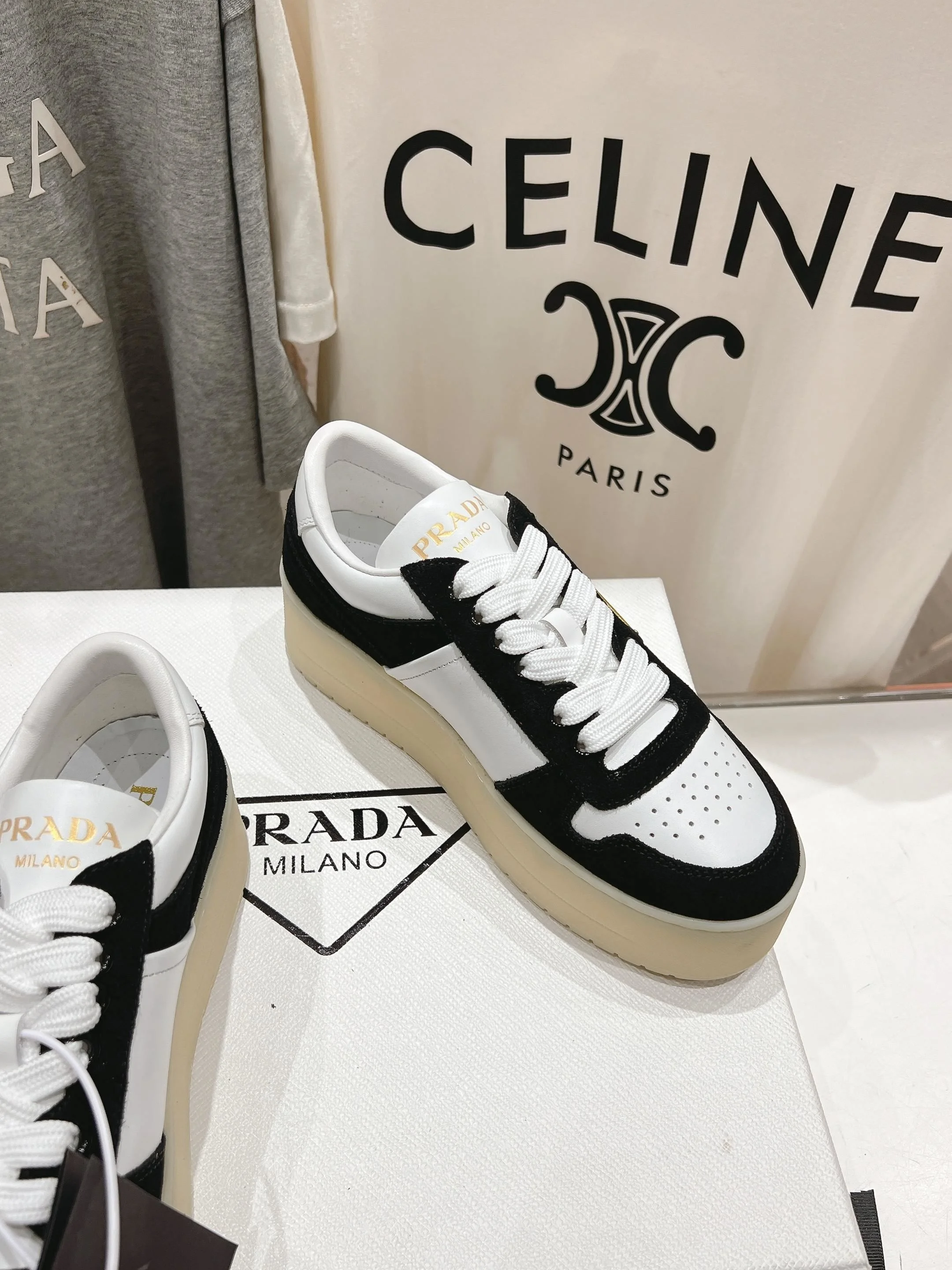 Lightweight Prada Low Shoes 34205