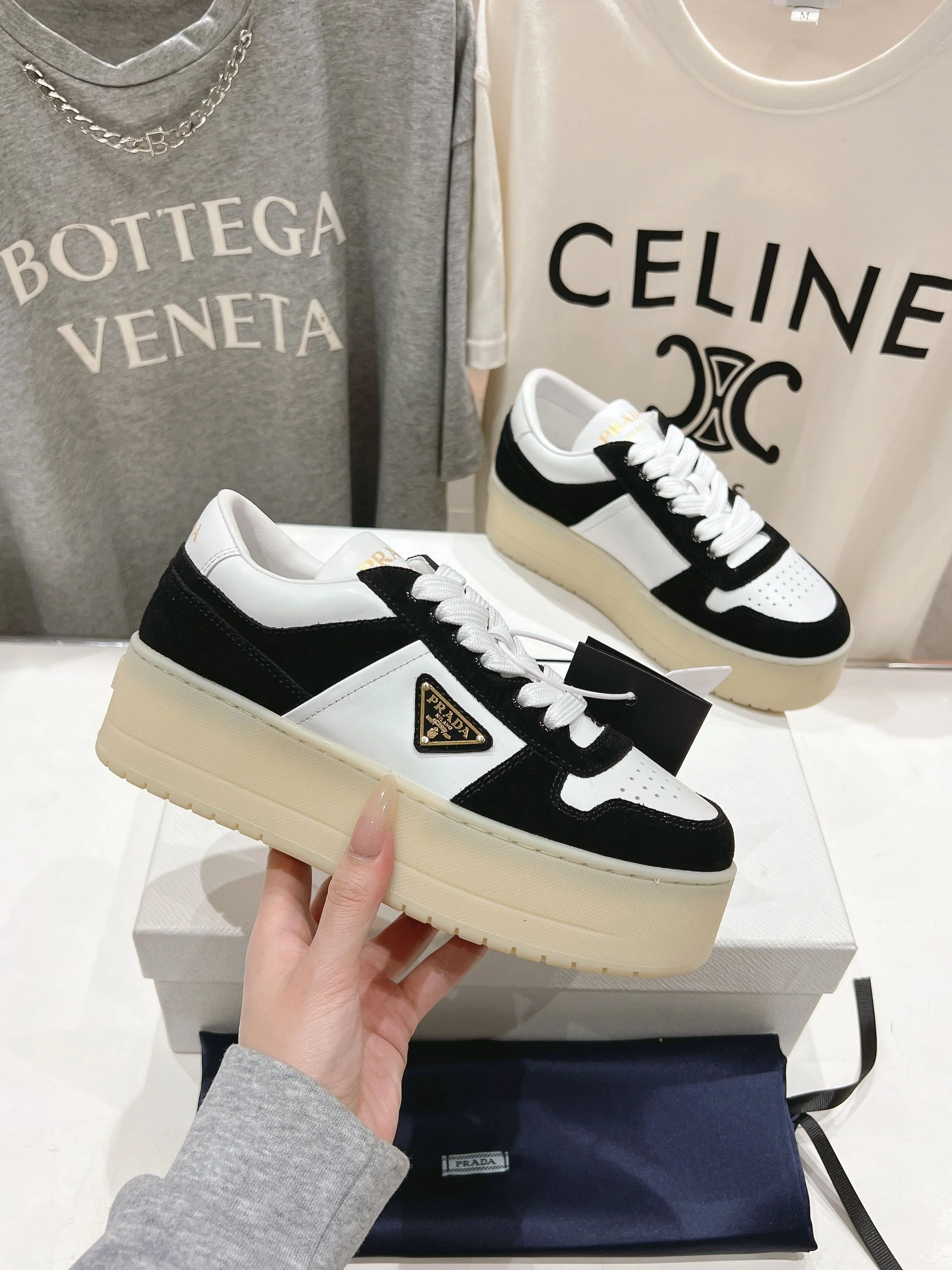 Lightweight Prada Low Shoes 34205