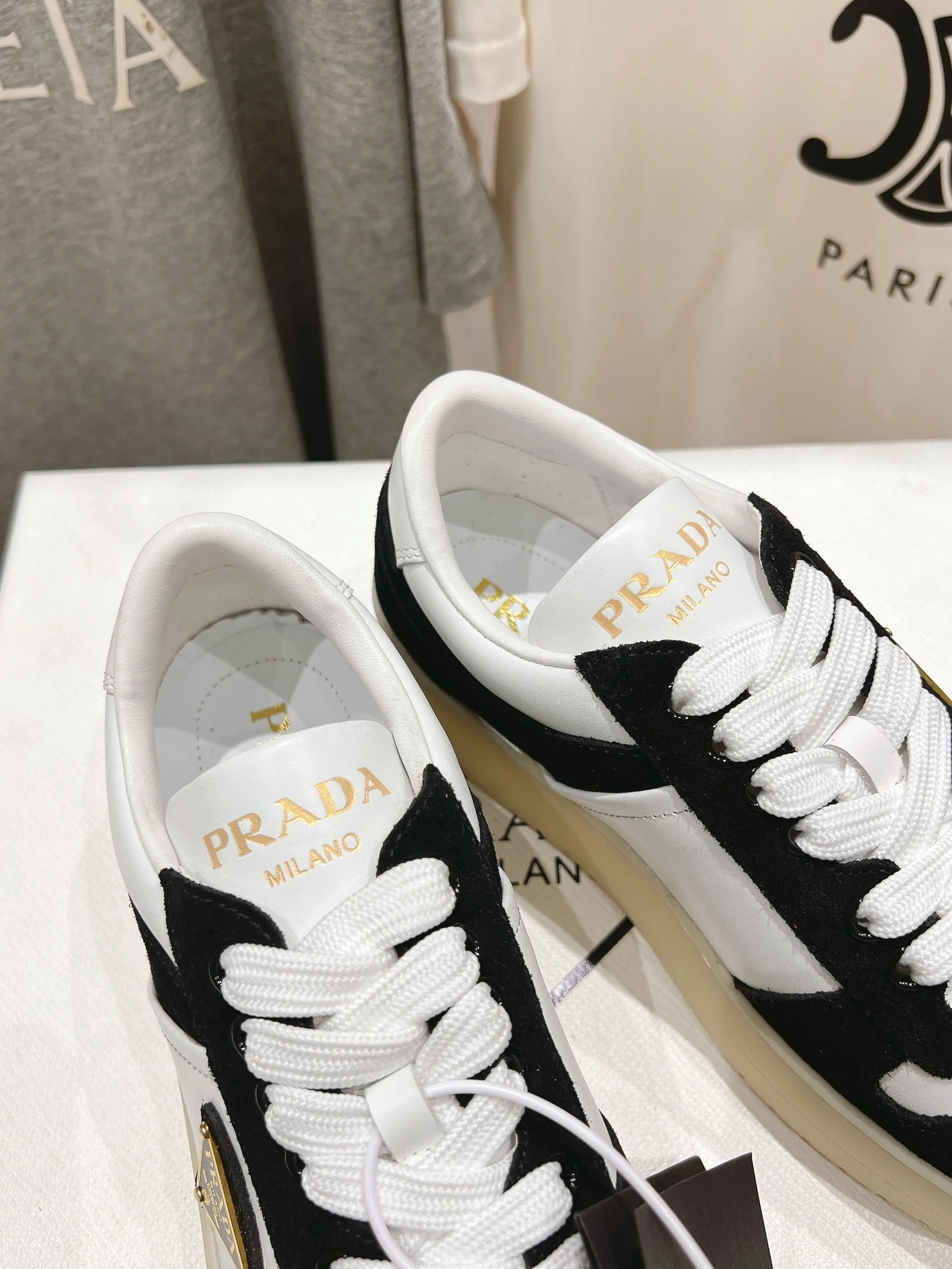 Lightweight Prada Low Shoes 34205