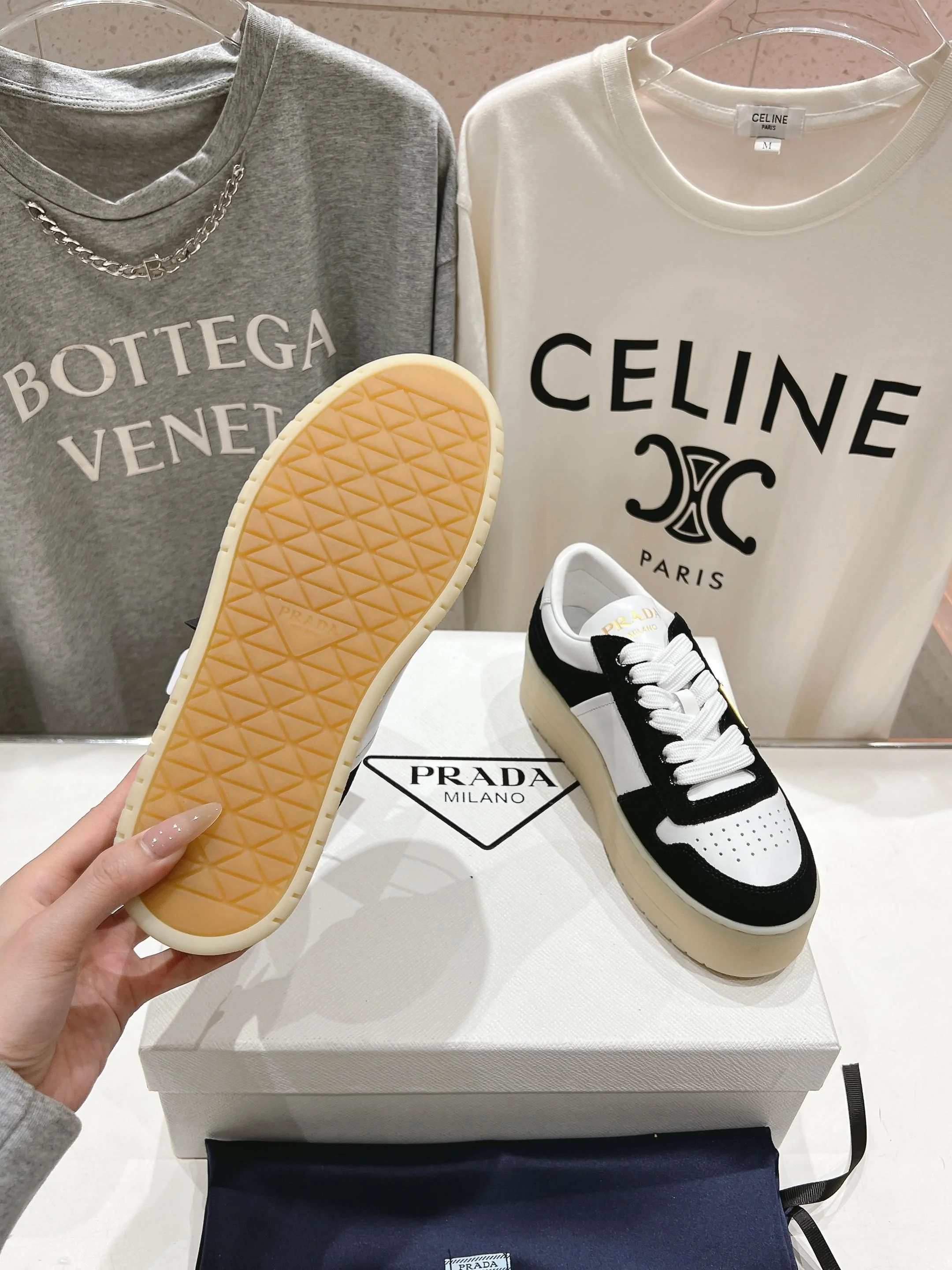Lightweight Prada Low Shoes 34205