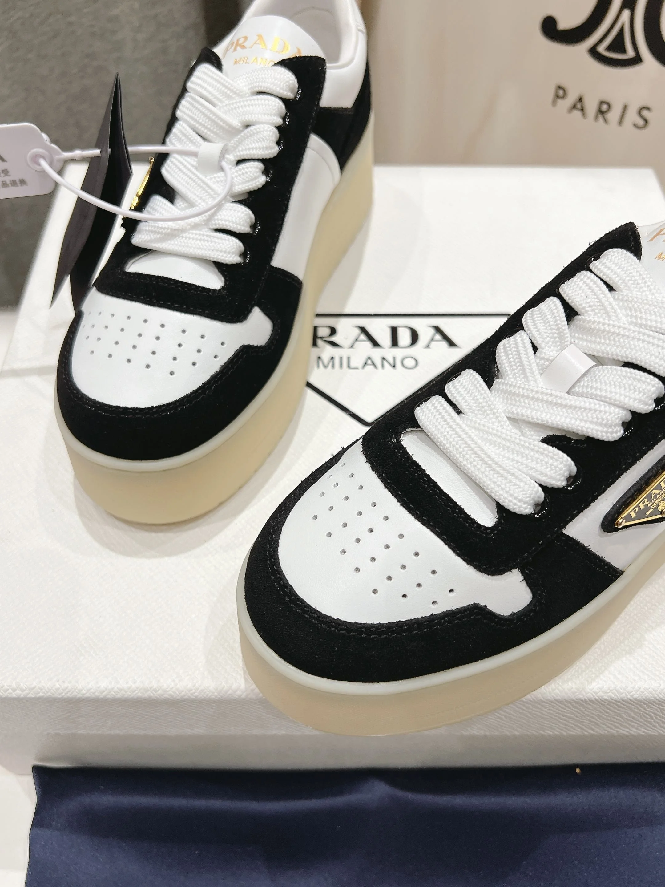 Lightweight Prada Low Shoes 34205