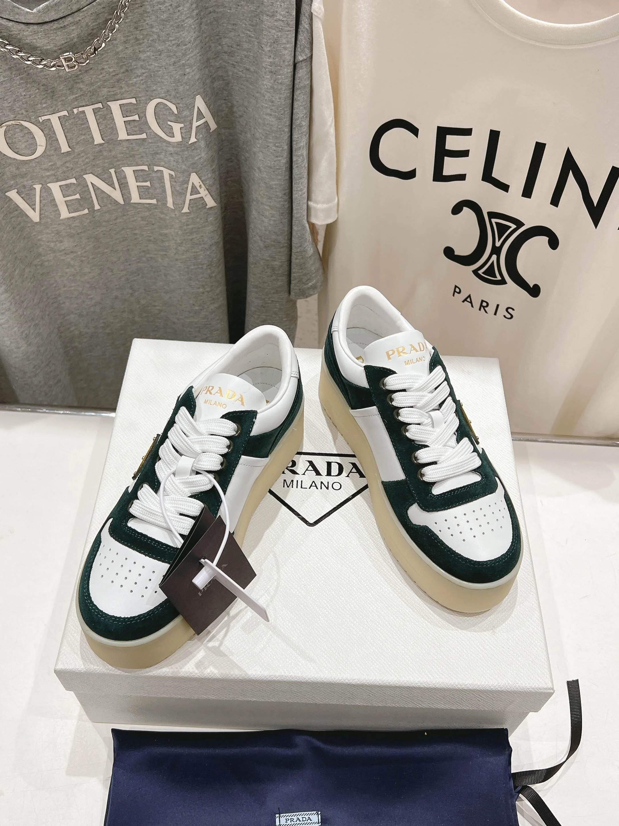 UrbanChic Prada Low Shoes 34199