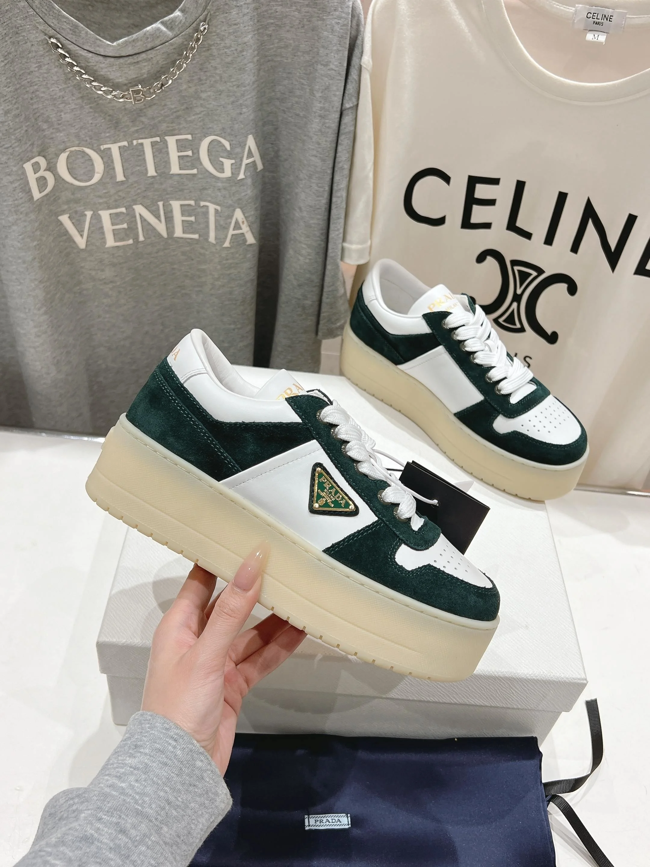 UrbanChic Prada Low Shoes 34199