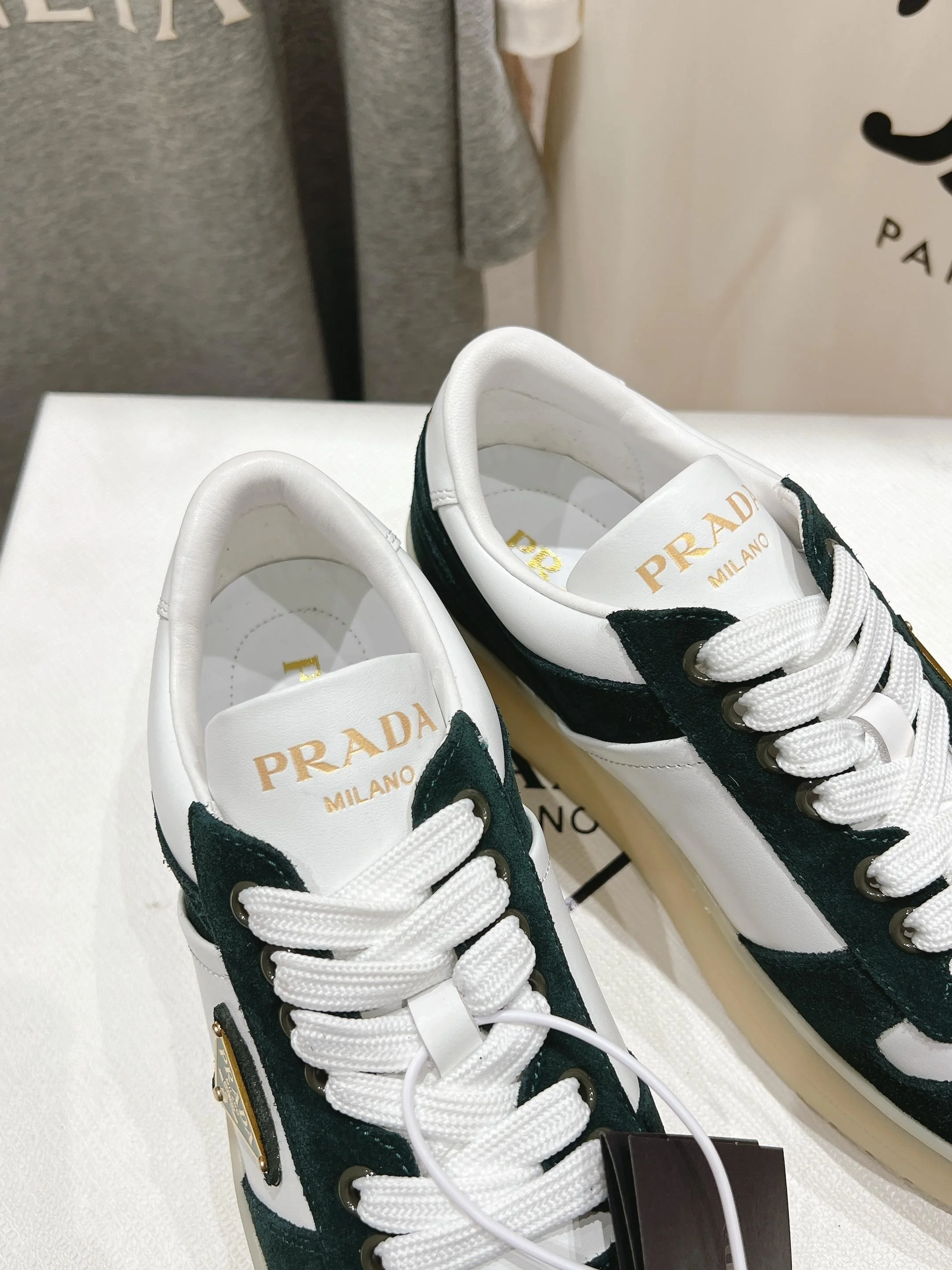 UrbanChic Prada Low Shoes 34199