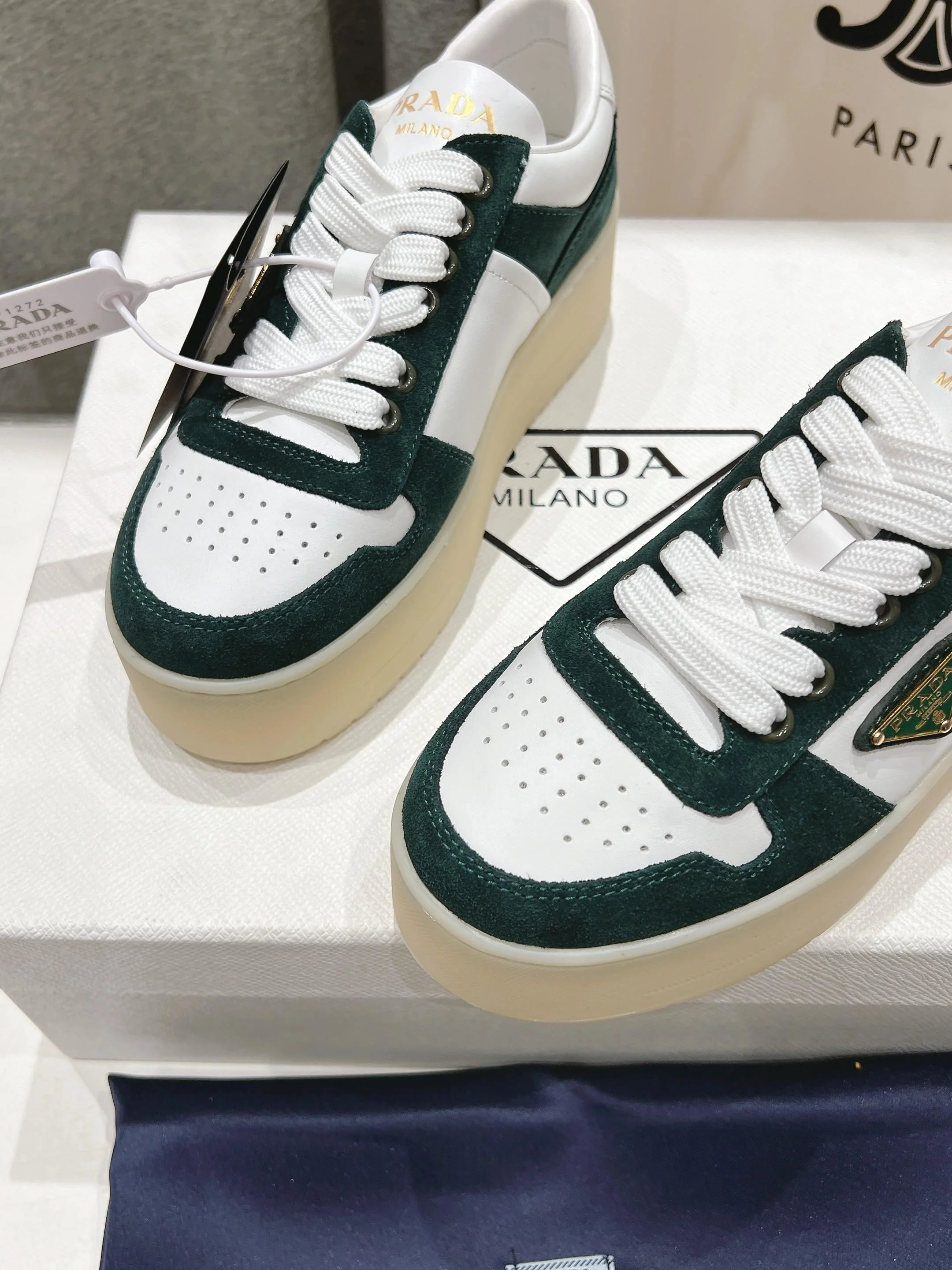 UrbanChic Prada Low Shoes 34199