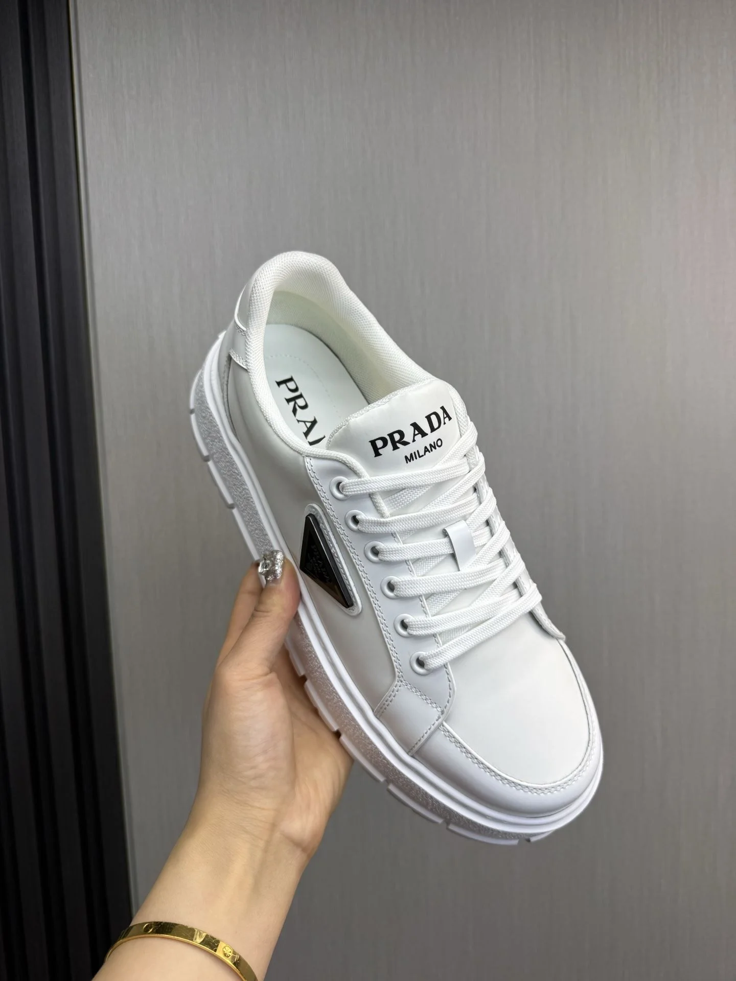 WrinkleFree Prada Low Shoes 34191