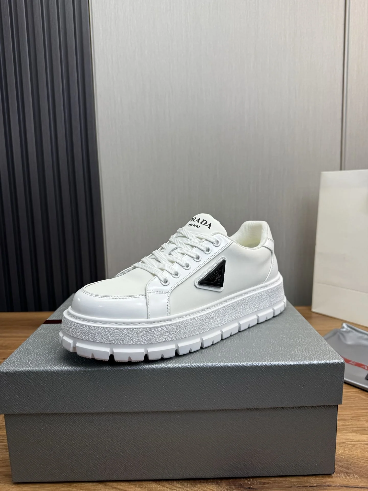 WrinkleFree Prada Low Shoes 34191