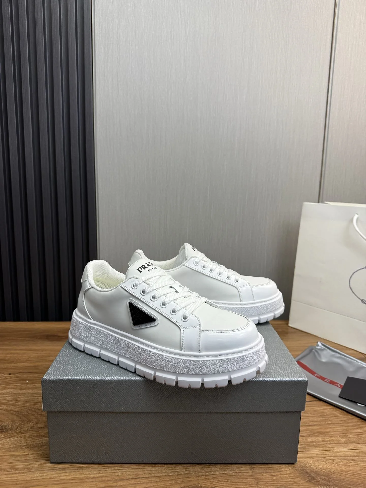 WrinkleFree Prada Low Shoes 34191
