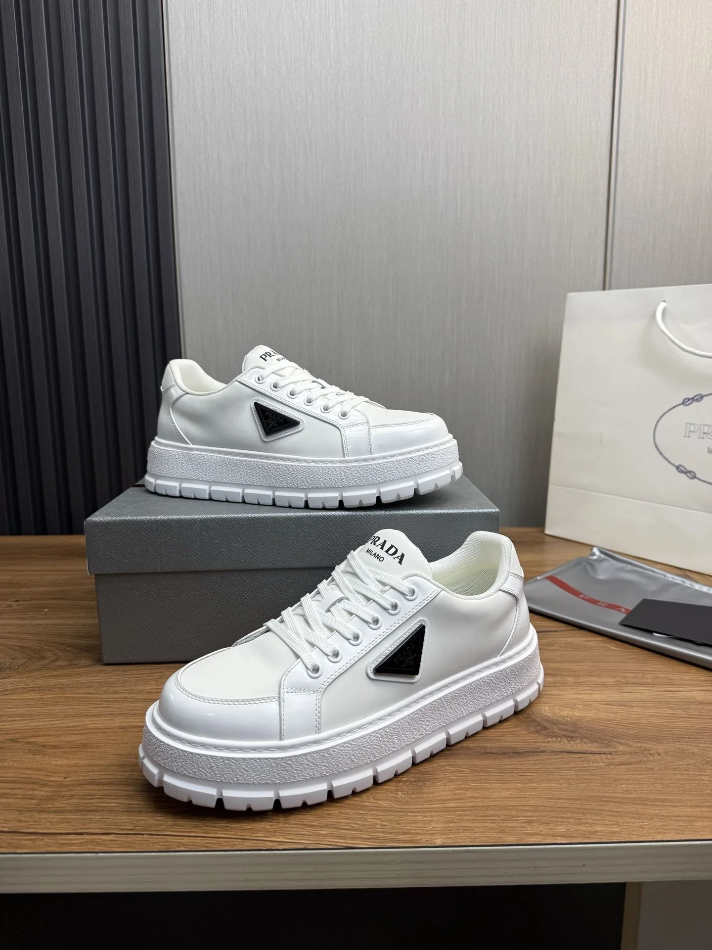 WrinkleFree Prada Low Shoes 34191