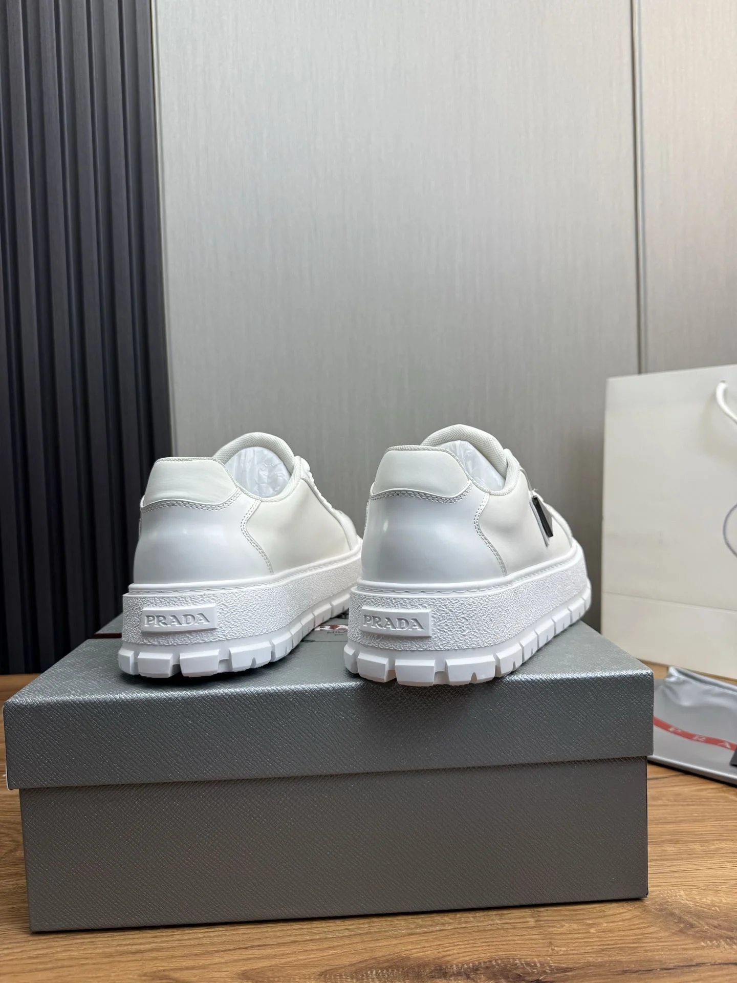 WrinkleFree Prada Low Shoes 34191