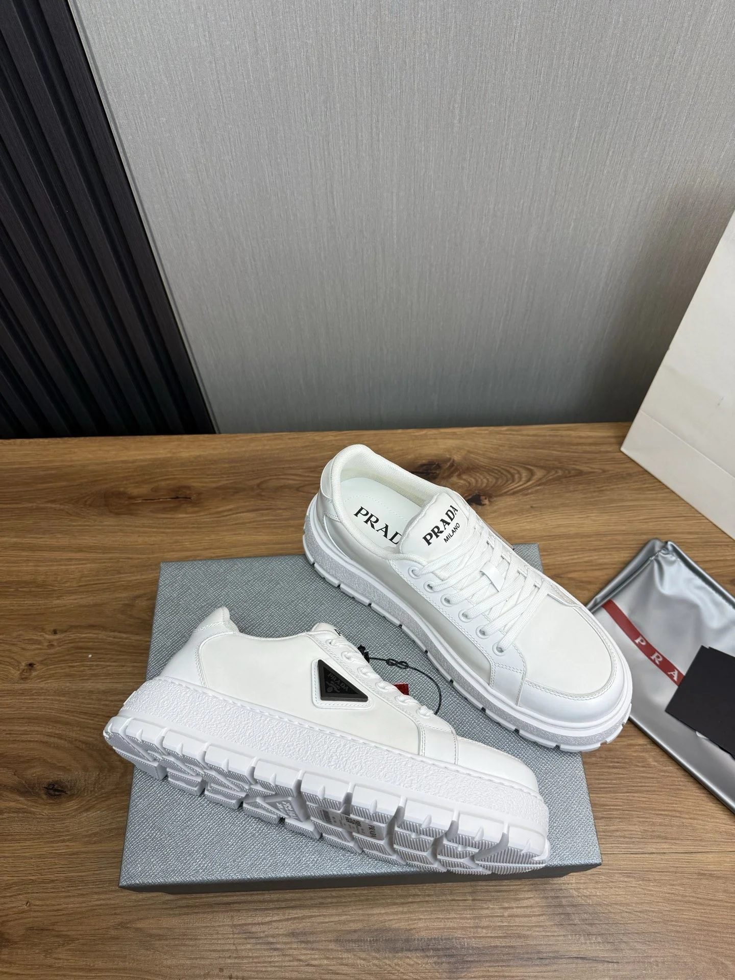 WrinkleFree Prada Low Shoes 34191