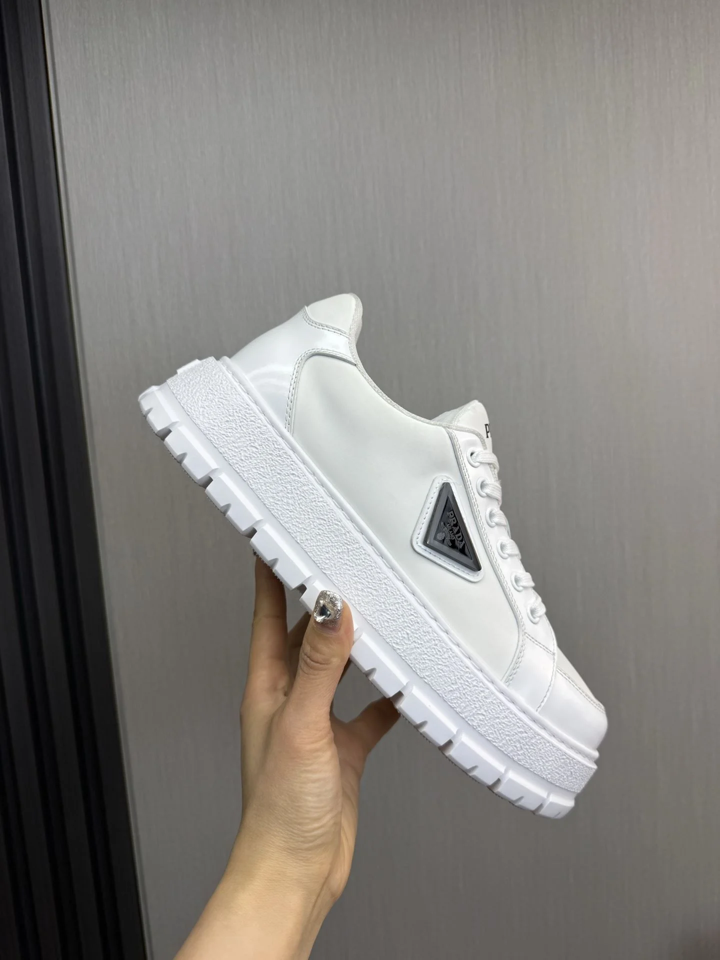 WrinkleFree Prada Low Shoes 34191