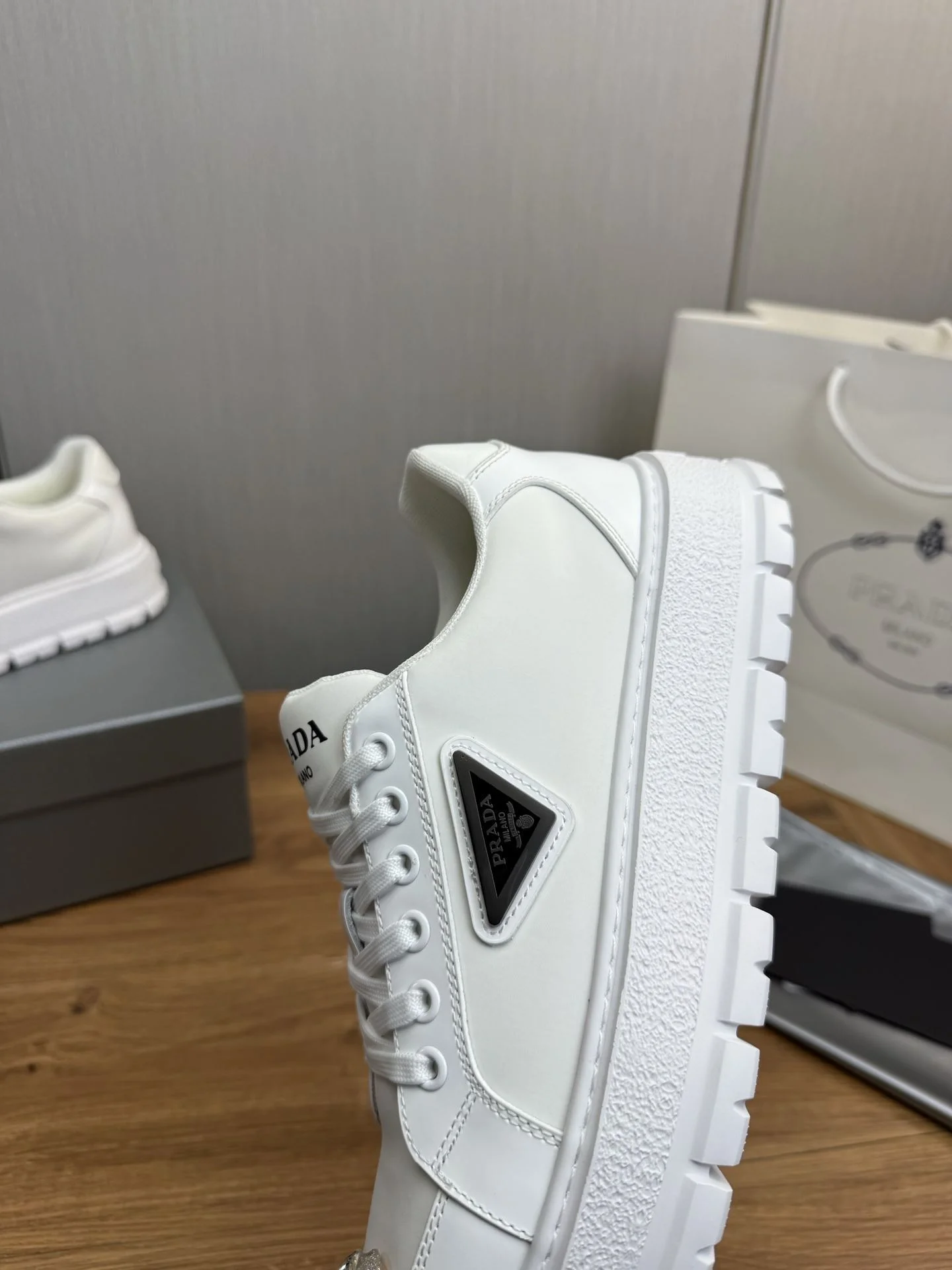 WrinkleFree Prada Low Shoes 34191