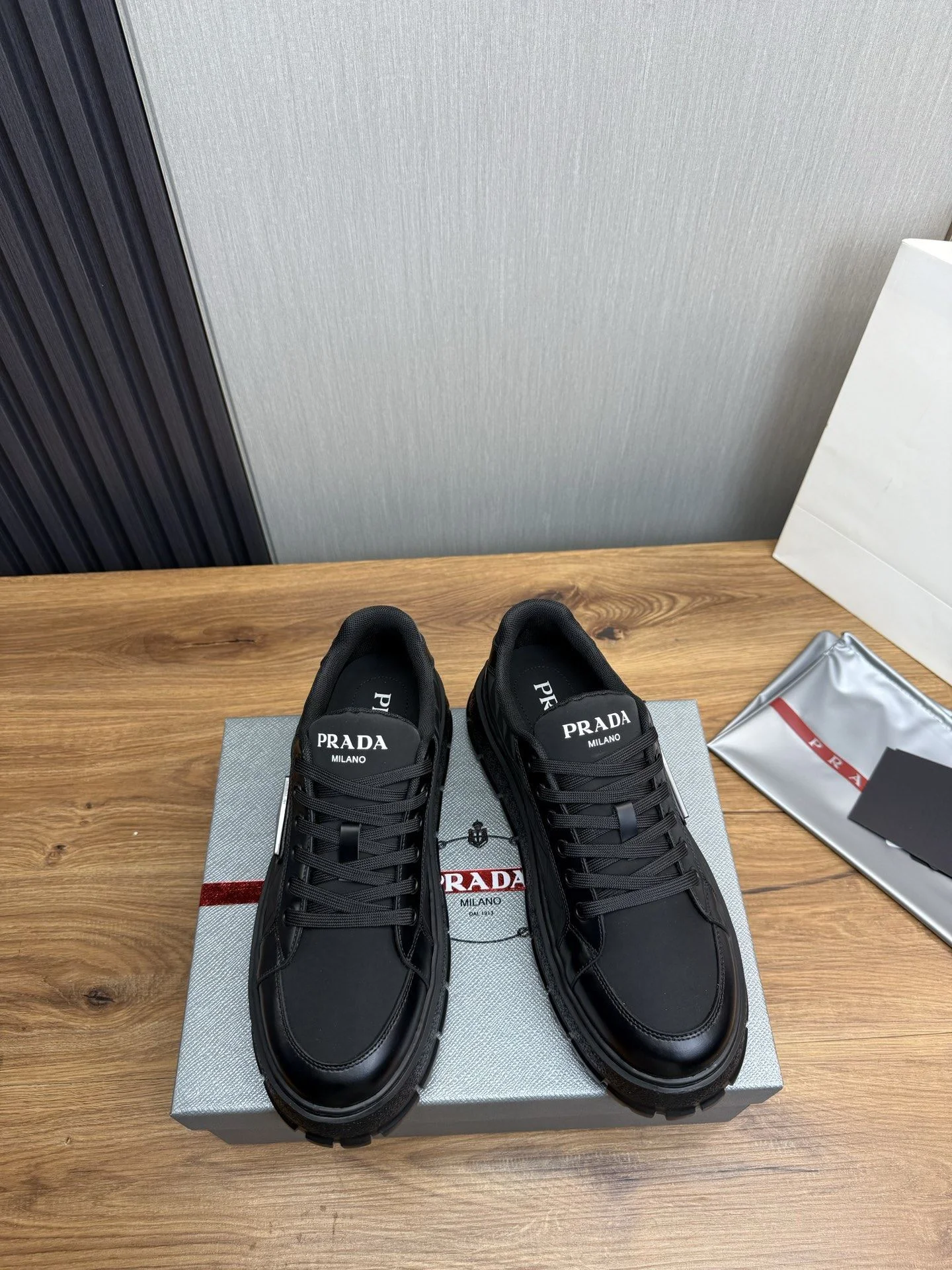 UrbanStyle Prada Low Shoes 34192