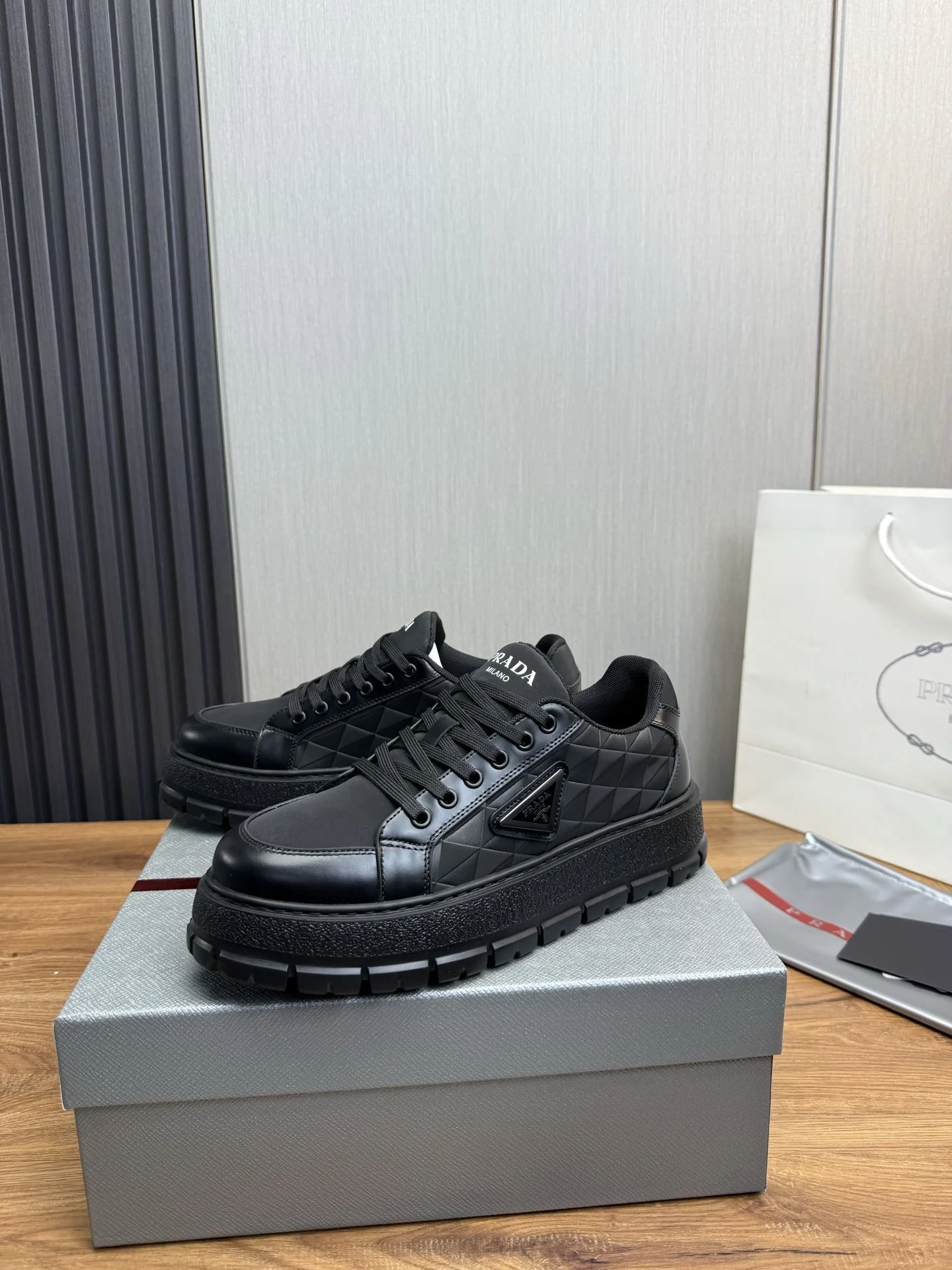 UrbanStyle Prada Low Shoes 34192