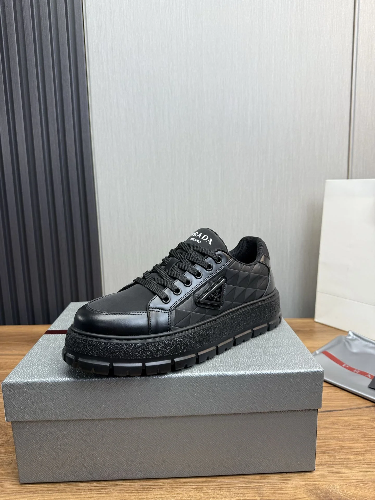 UrbanStyle Prada Low Shoes 34192