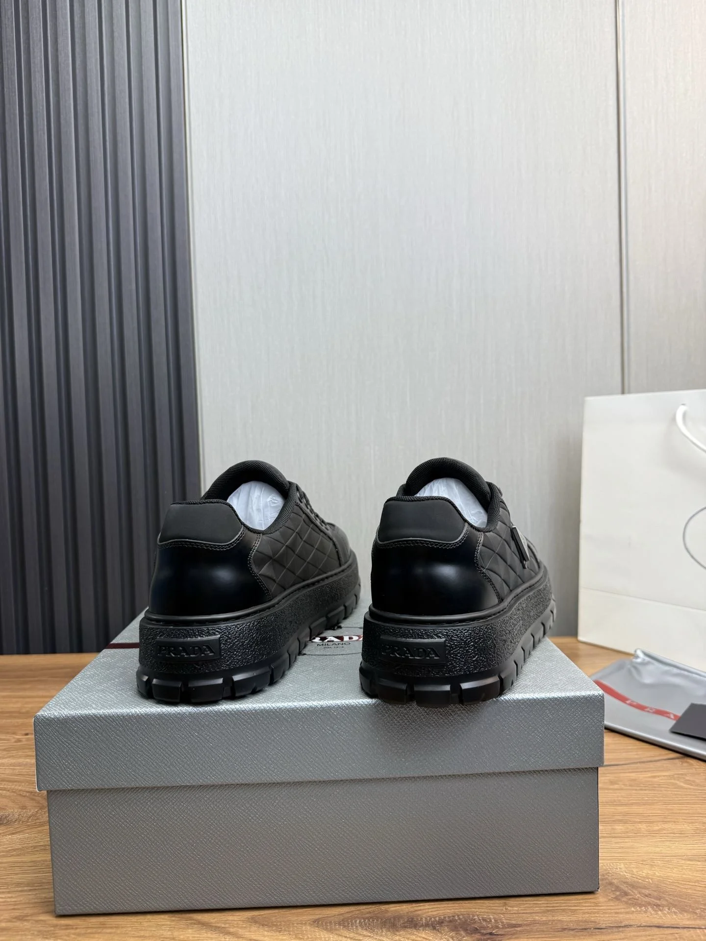UrbanStyle Prada Low Shoes 34192