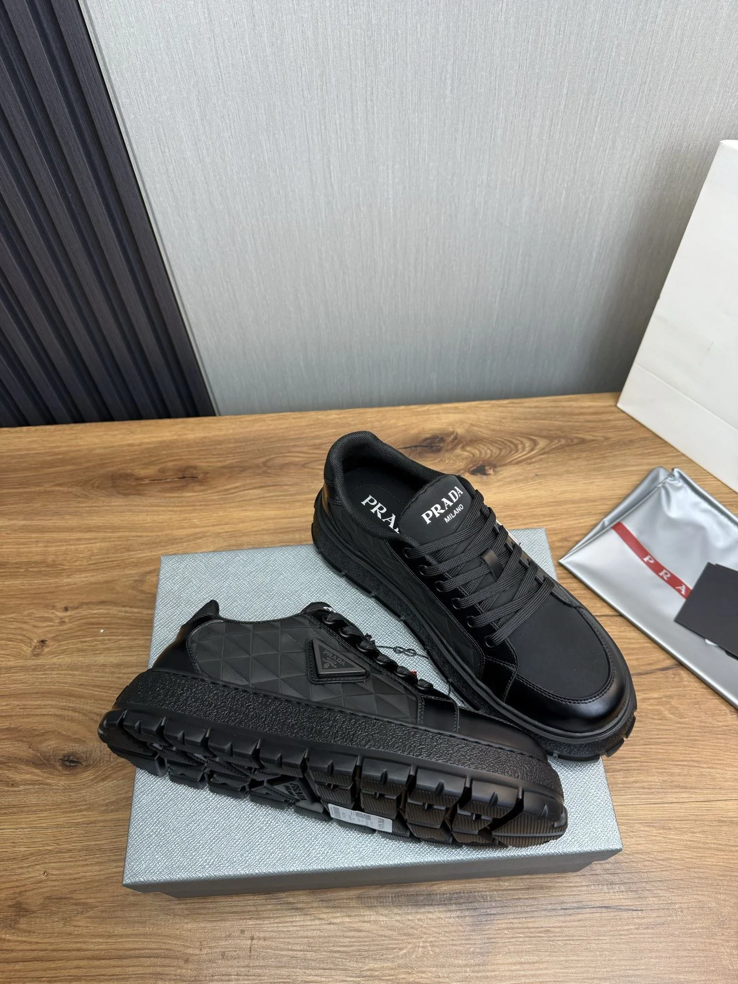 UrbanStyle Prada Low Shoes 34192