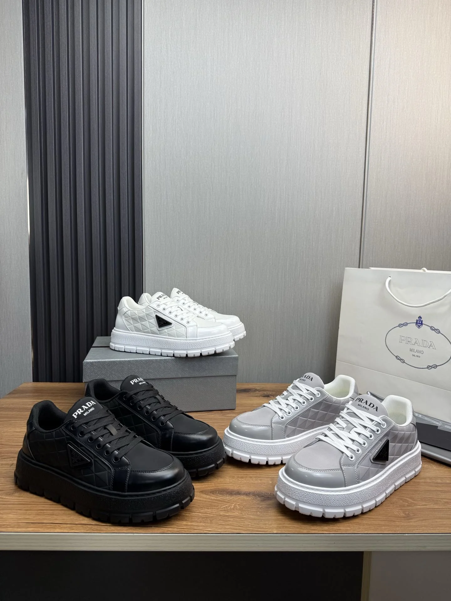 UrbanStyle Prada Low Shoes 34192