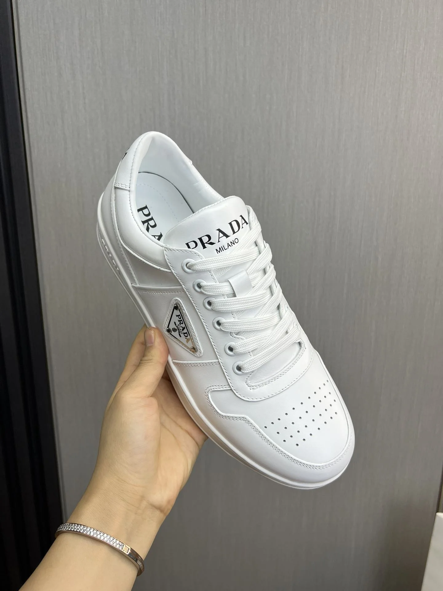 Vibrant Prada Low Shoes 34181