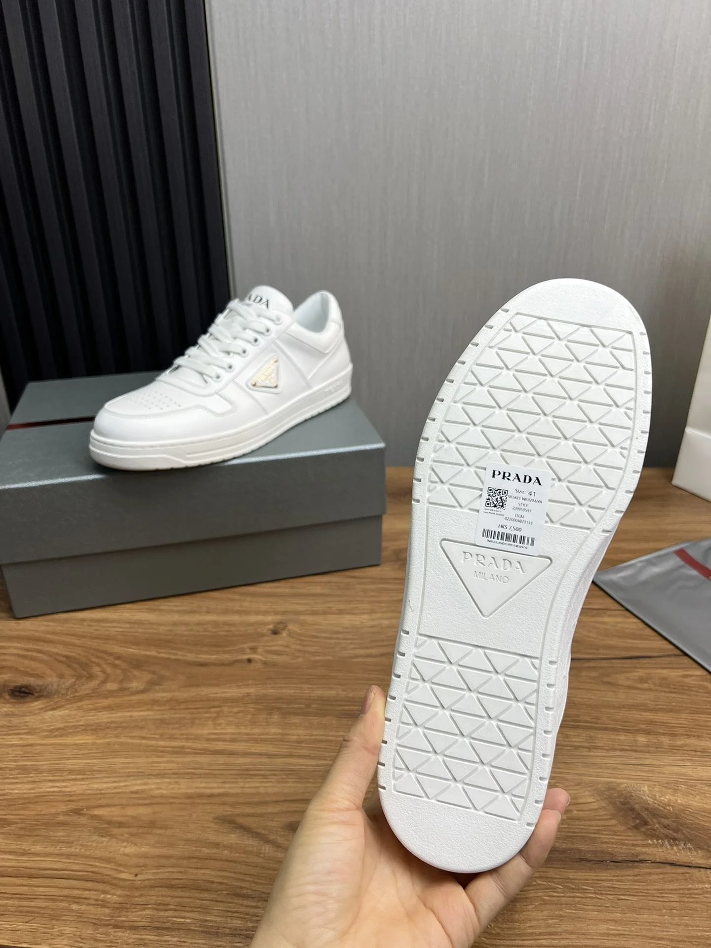 Vibrant Prada Low Shoes 34181