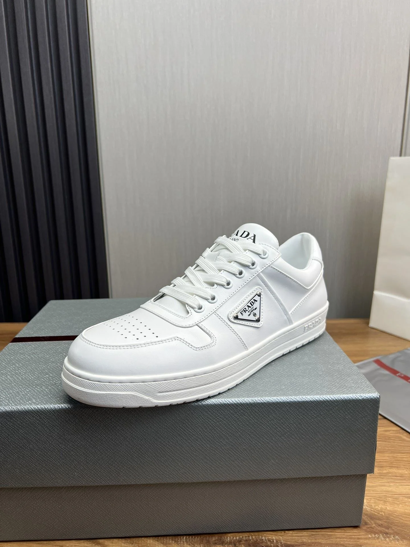 Vibrant Prada Low Shoes 34181