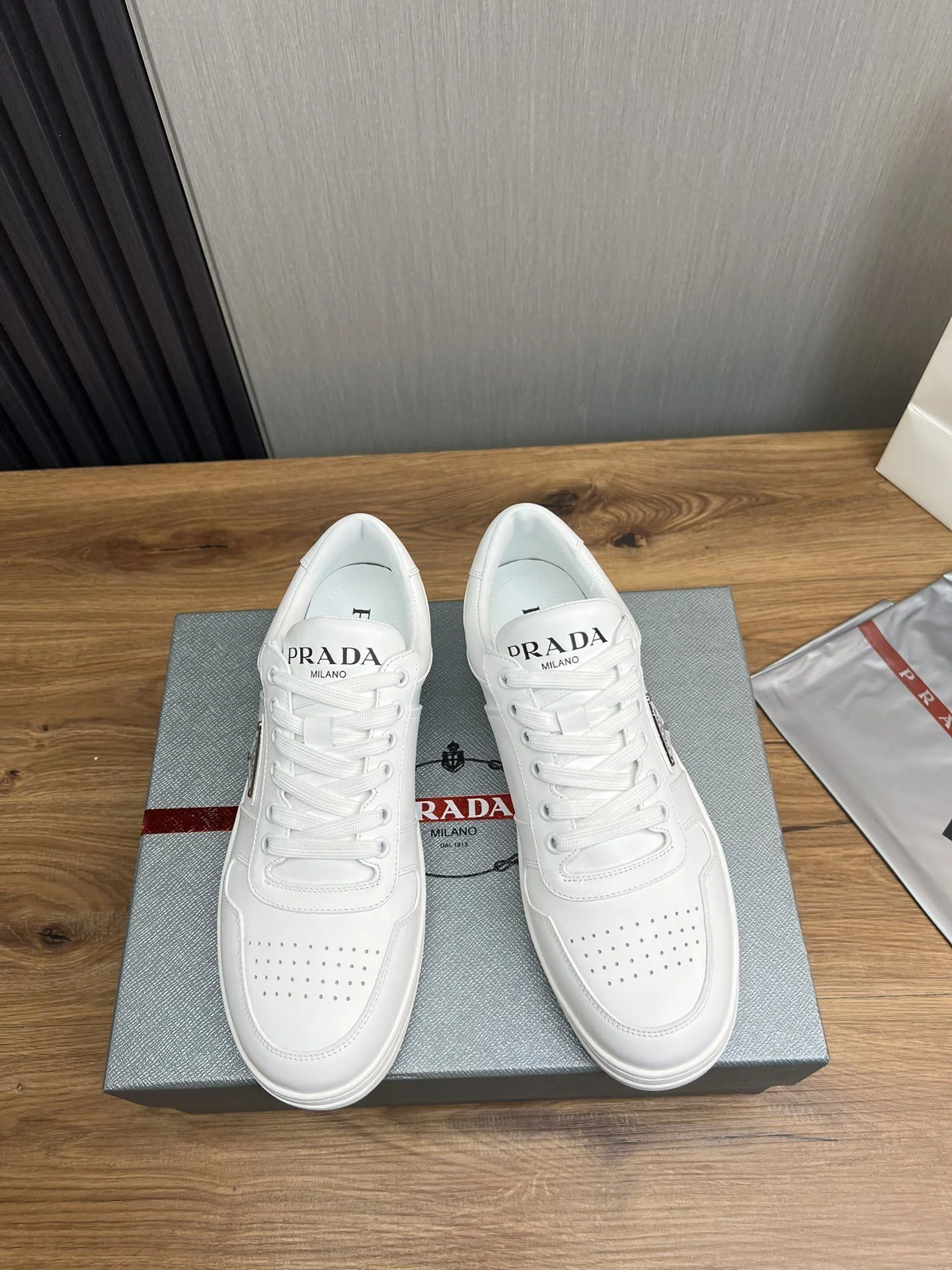 Vibrant Prada Low Shoes 34181