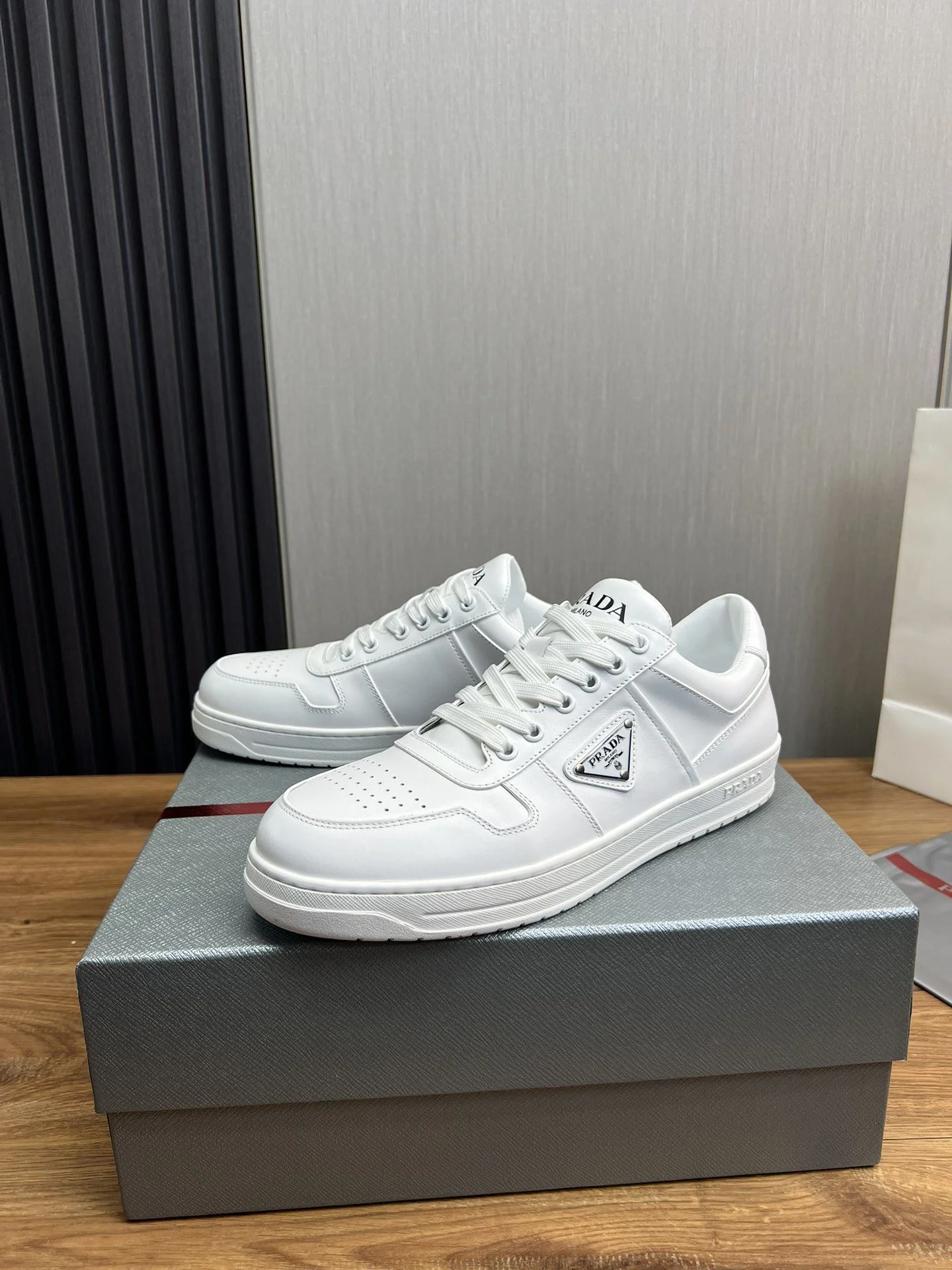 Vibrant Prada Low Shoes 34181