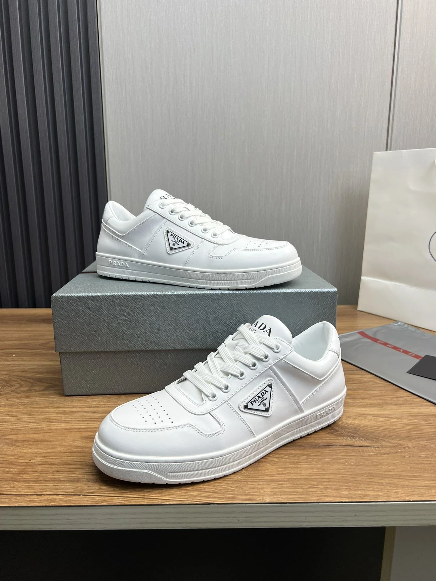 Vibrant Prada Low Shoes 34181