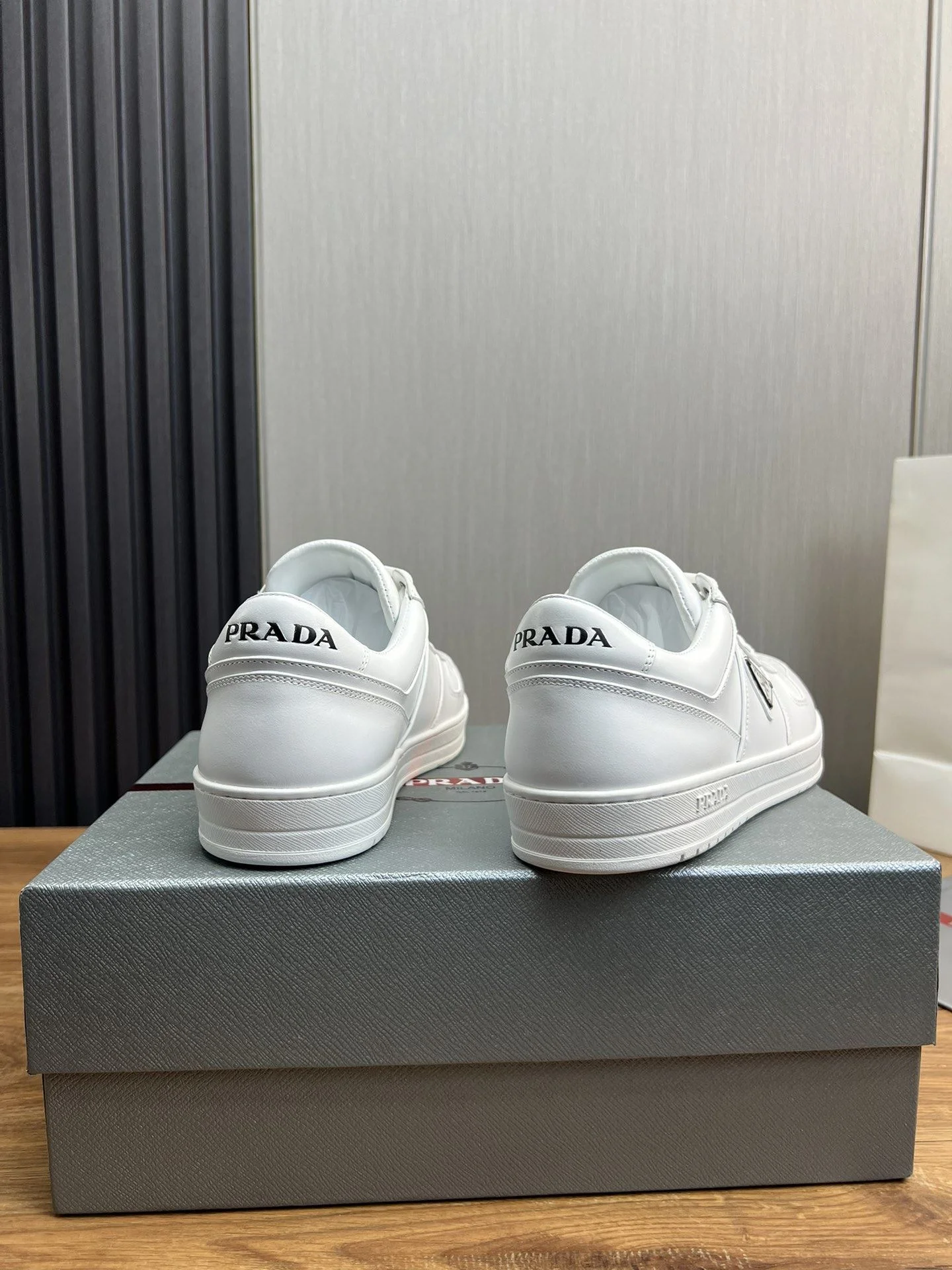 Vibrant Prada Low Shoes 34181
